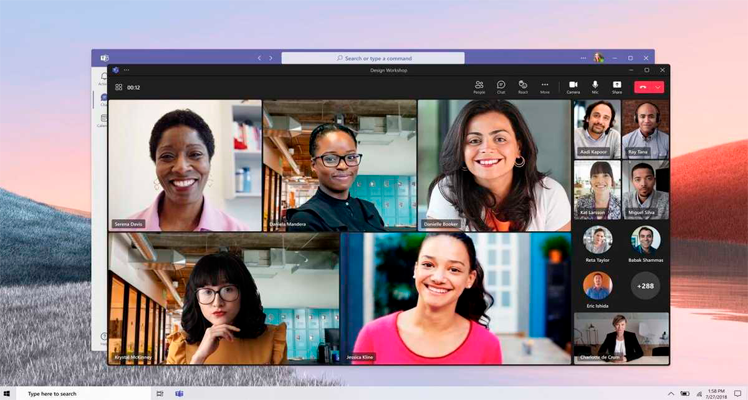 Pantalla de Microsoft Teams mostrando un chat de grupo y videoconferencia.